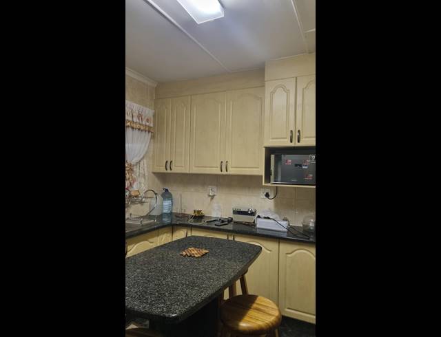 3 BEDROOM HOUSE FOR SALE IN LENNOXTON